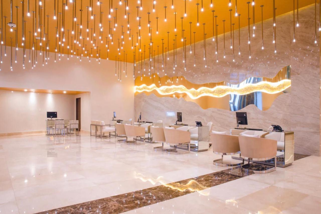 5 Diamond Luxury Resort!